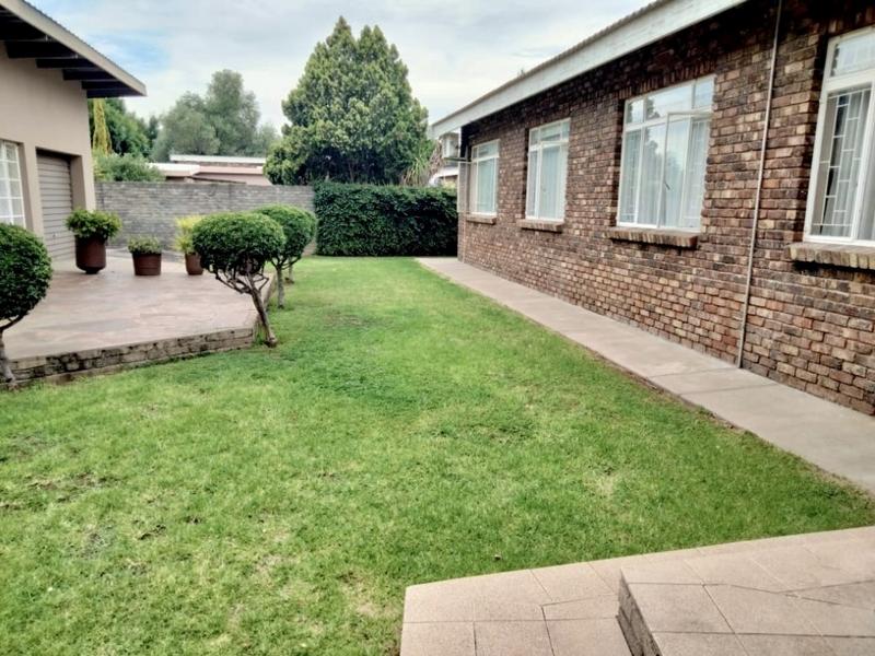 To Let 5 Bedroom Property for Rent in Douglas Northern Cape